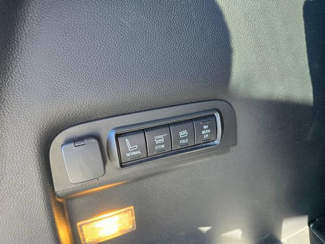 Used 2017 Ford Explorer Limited w/ Equipment Group 301A FWD image 16