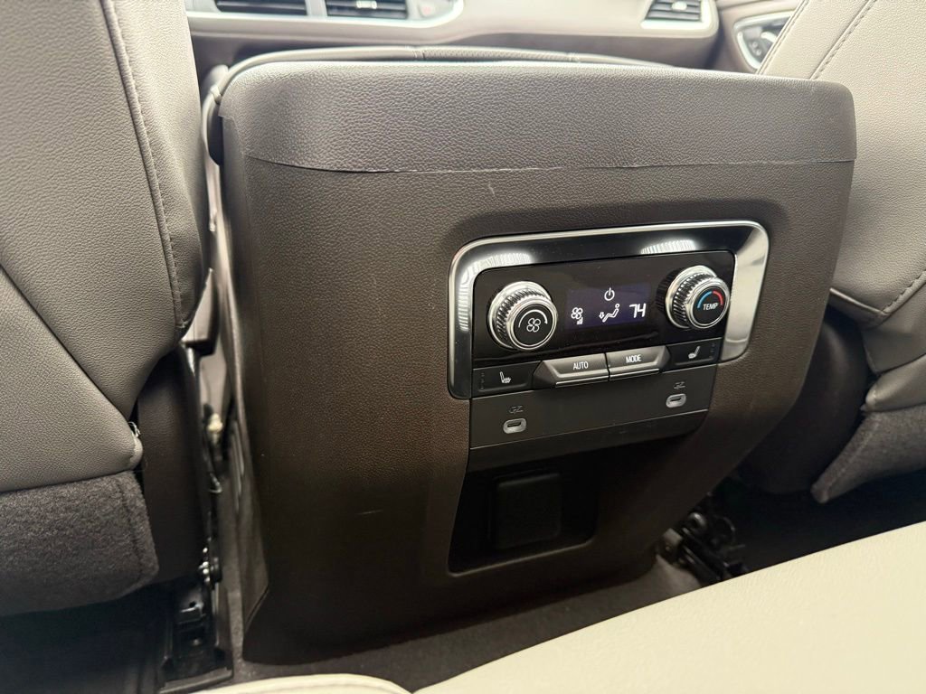 Used 2023 GMC Yukon SLT w/ SLT Premium Package image 24