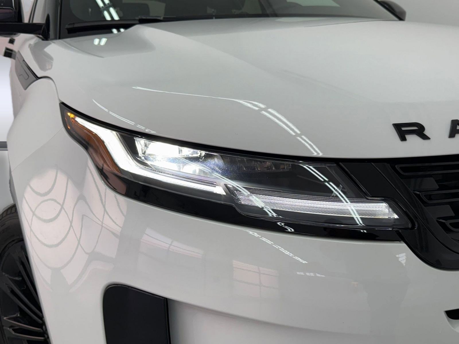 Used 2024 Land Rover Range Rover Evoque S image 10