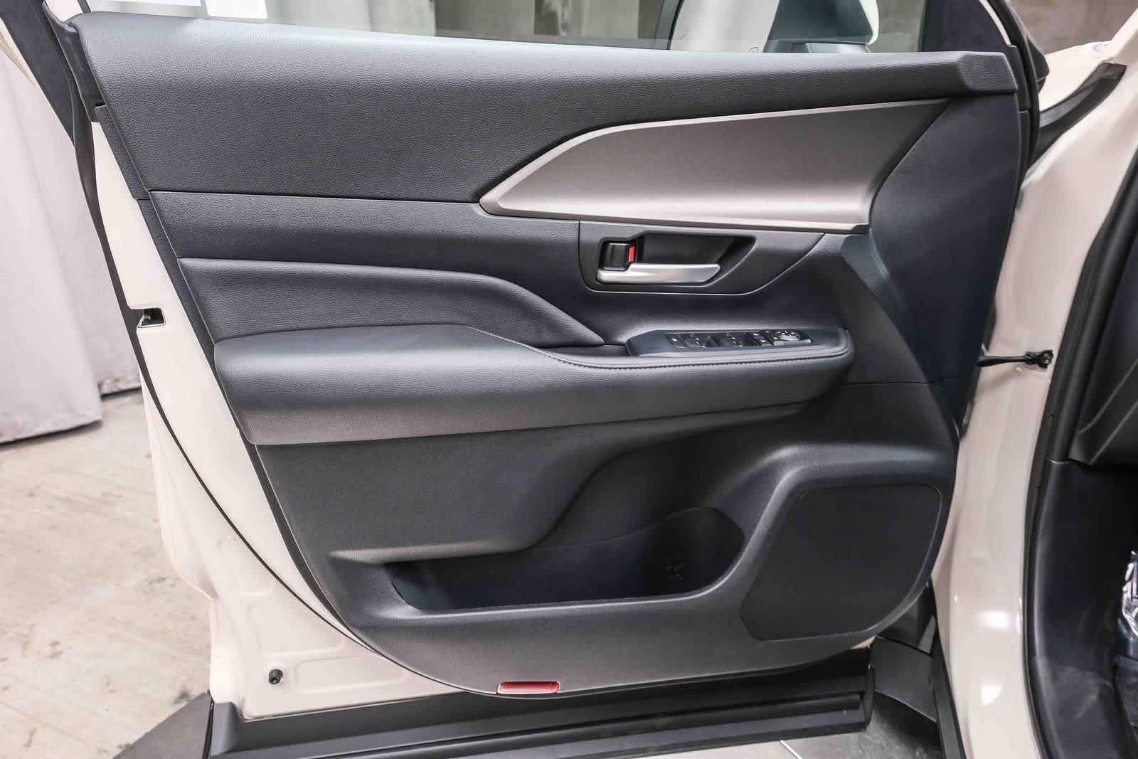 Used 2024 Toyota Grand Highlander FWD image 28