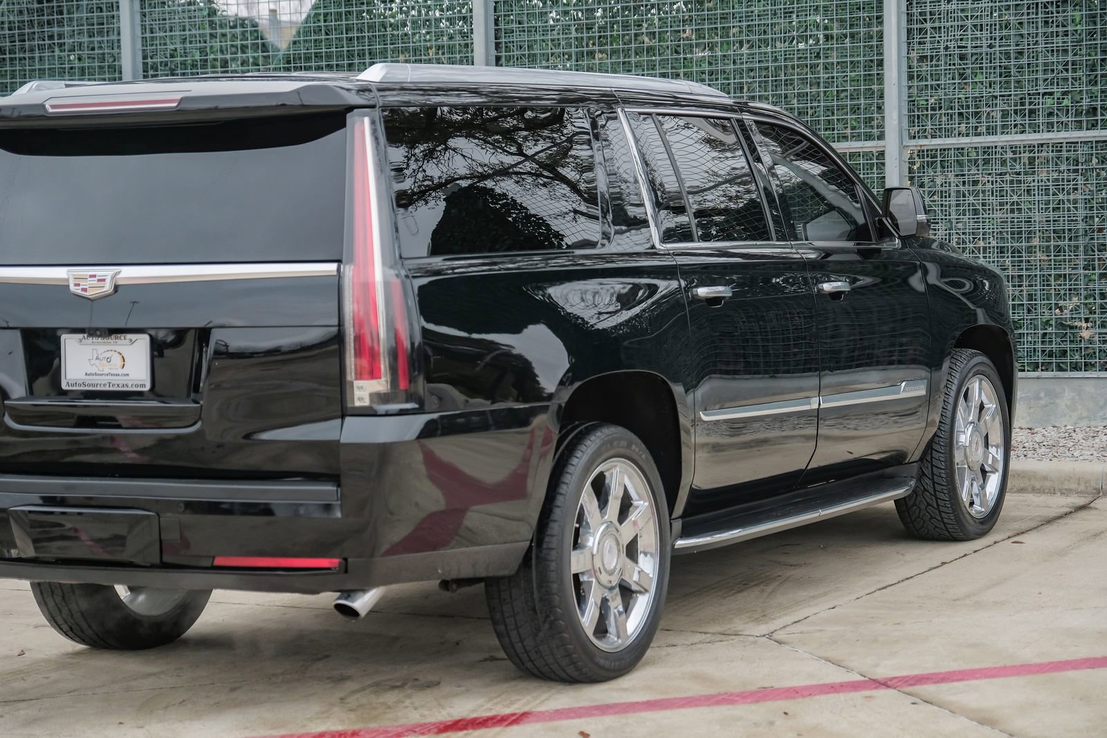 Used 2017 Cadillac Escalade ESV Luxury AWD/4WD image 12