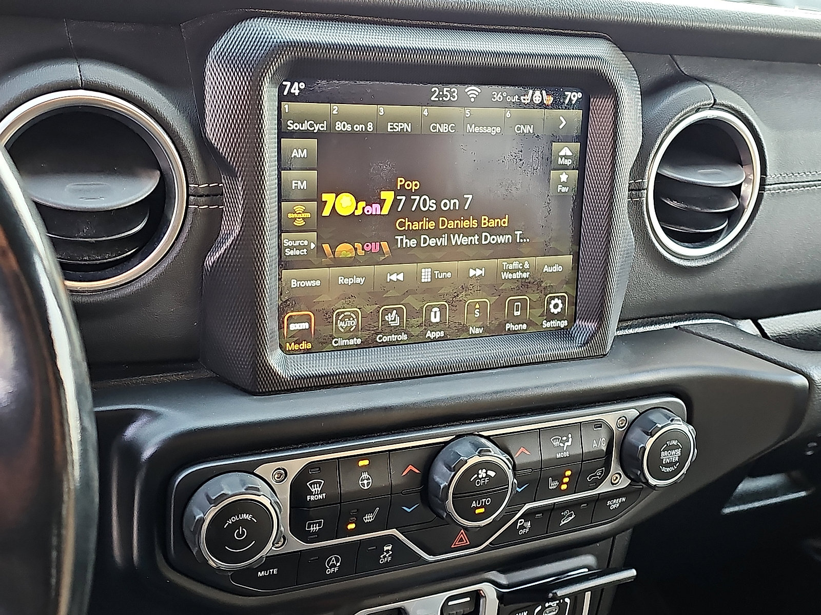 Used 2020 Jeep Wrangler Unlimited Sahara image 18