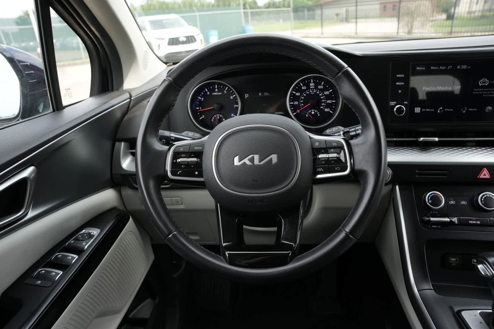 Used 2024 Kia Carnival LX FWD image 9