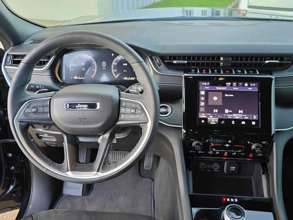 Used 2025 Jeep Grand Cherokee Altitude AWD/4WD image 20