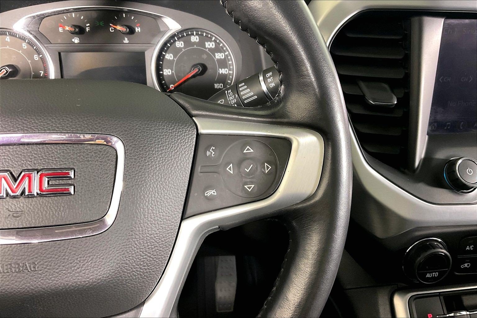 Used 2021 GMC Acadia SLT w/ LPO, Adventure Package AWD/4WD image 17