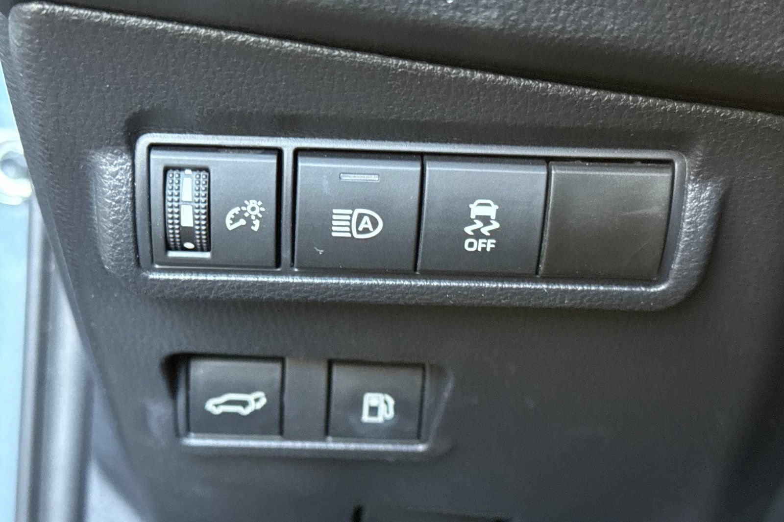 Used 2024 Toyota Corolla Cross AWD Hybrid w/ Convenience Package image 34