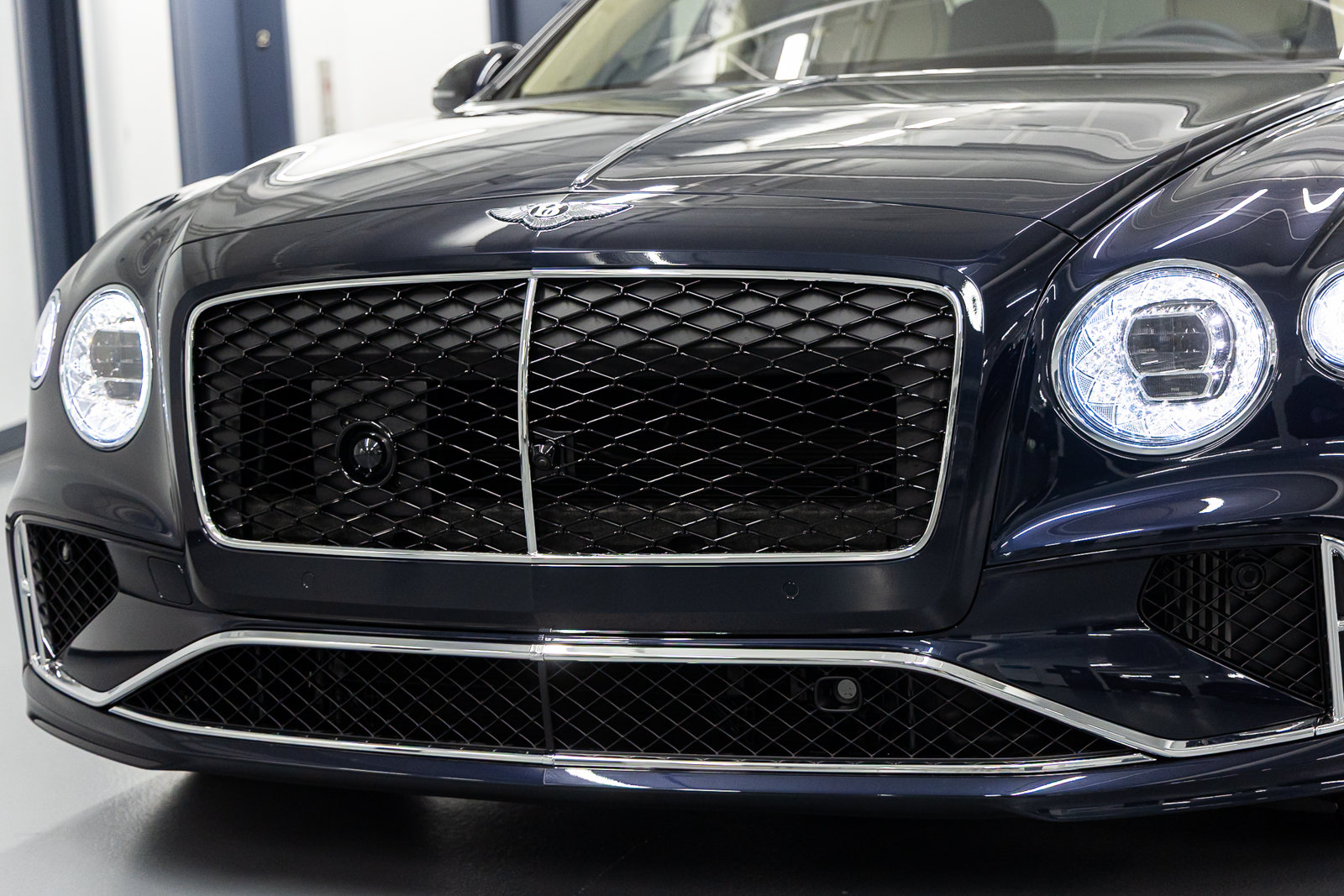 New 2026 Bentley Flying Spur Plug-In Hybrid AWD/4WD image 9