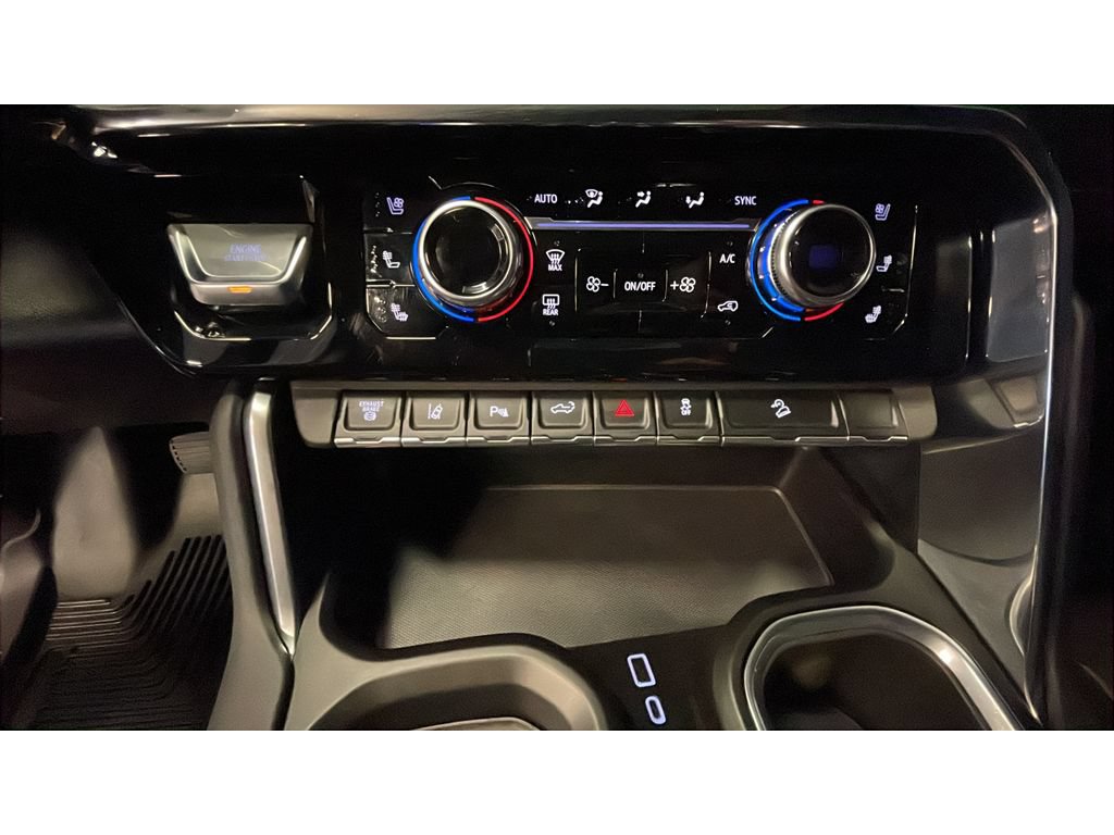 Used 2024 GMC Sierra 3500 Denali w/ Denali Reserve Package AWD/4WD image 15