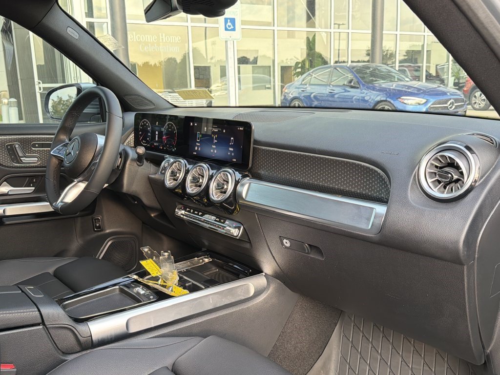 Certified 2025 Mercedes-Benz GLB 250 image 20