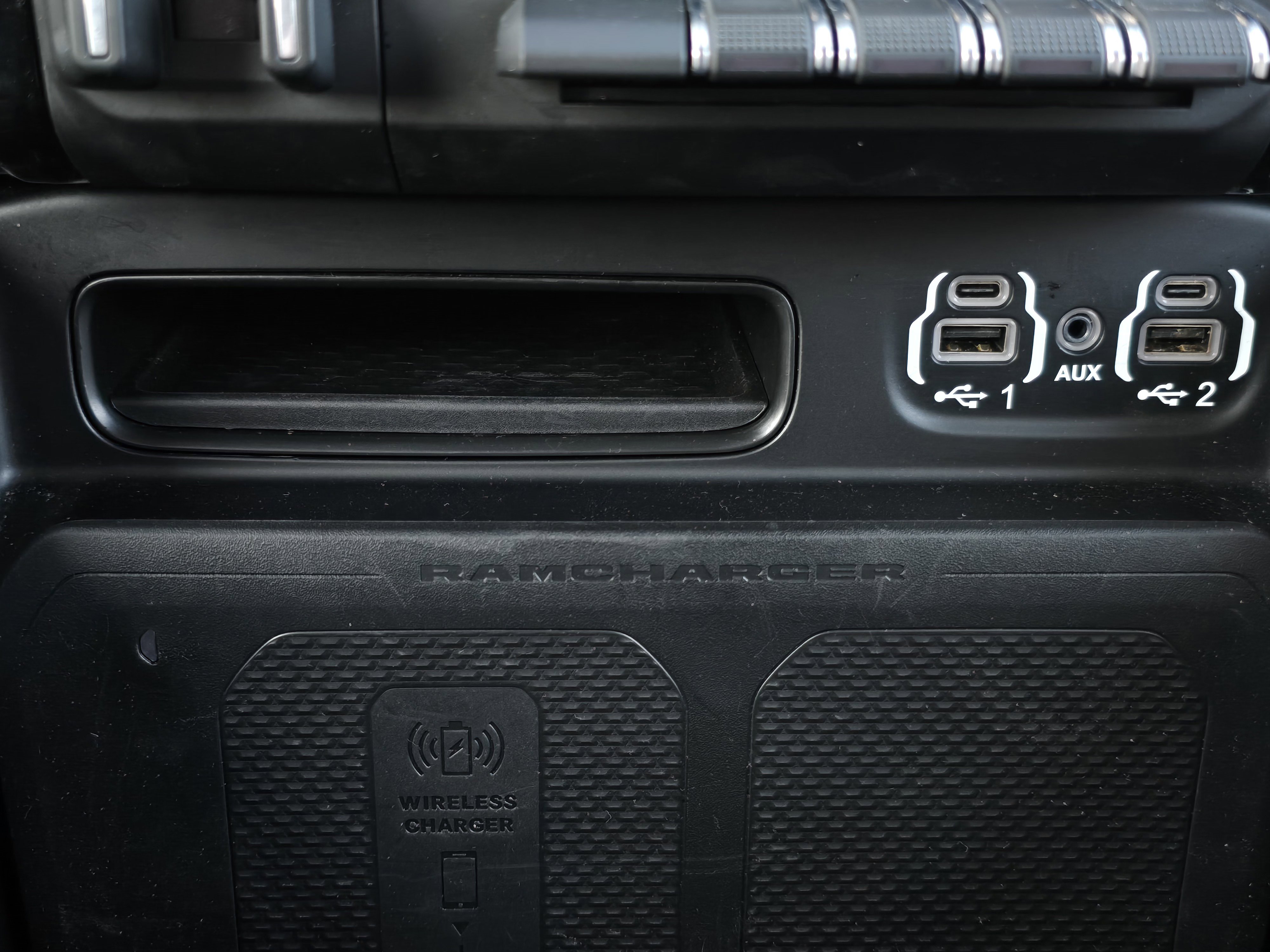 Used 2024 RAM 3500 Limited image 32