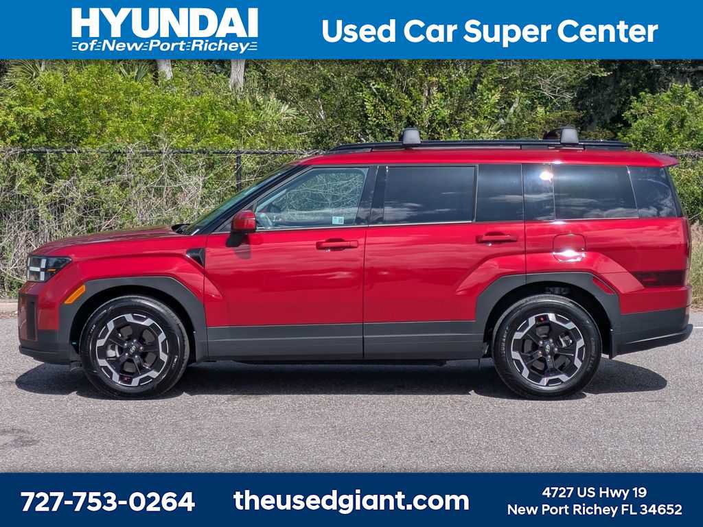 Used 2025 Hyundai Santa Fe SEL FWD image 2
