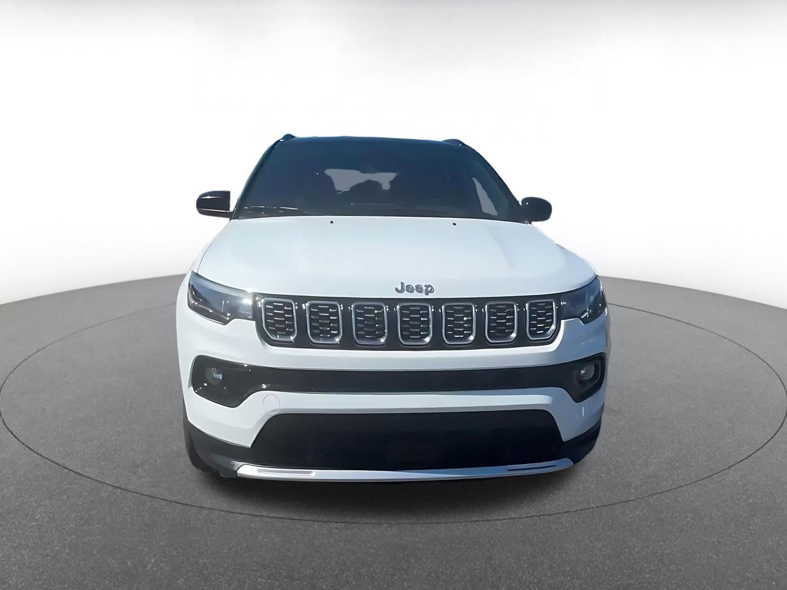 Used 2025 Jeep Compass Limited AWD/4WD image 4