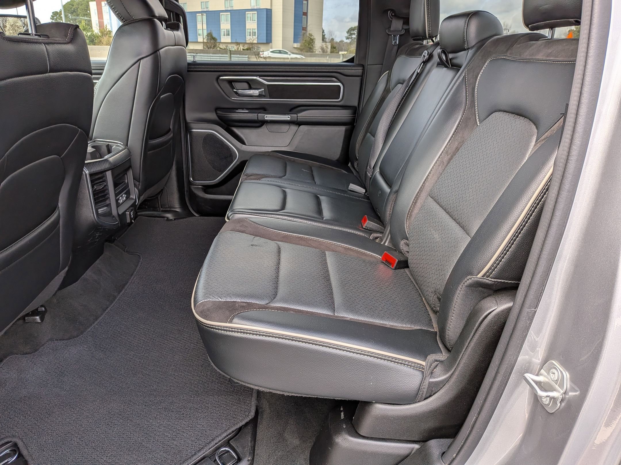 Used 2024 RAM 1500 Laramie image 31