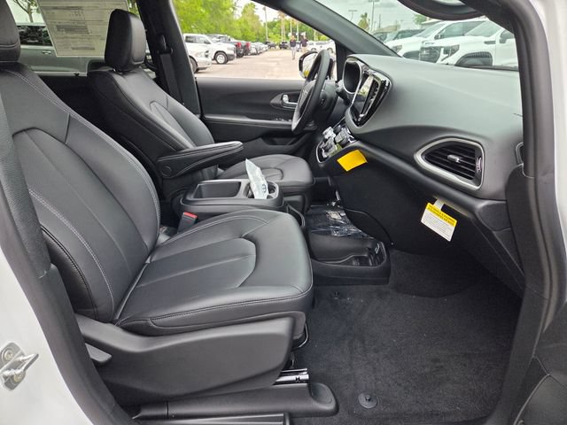 New 2026 Chrysler Voyager LX FWD image 14