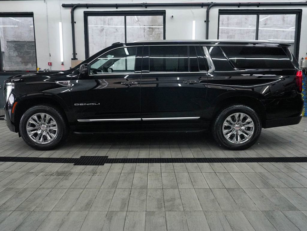 Used 2025 GMC Yukon XL Denali AWD/4WD image 4