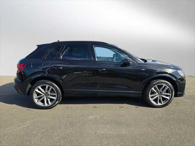 Certified 2025 Audi Q3 2.0T Premium w/ Black Optic Sport Package image 2