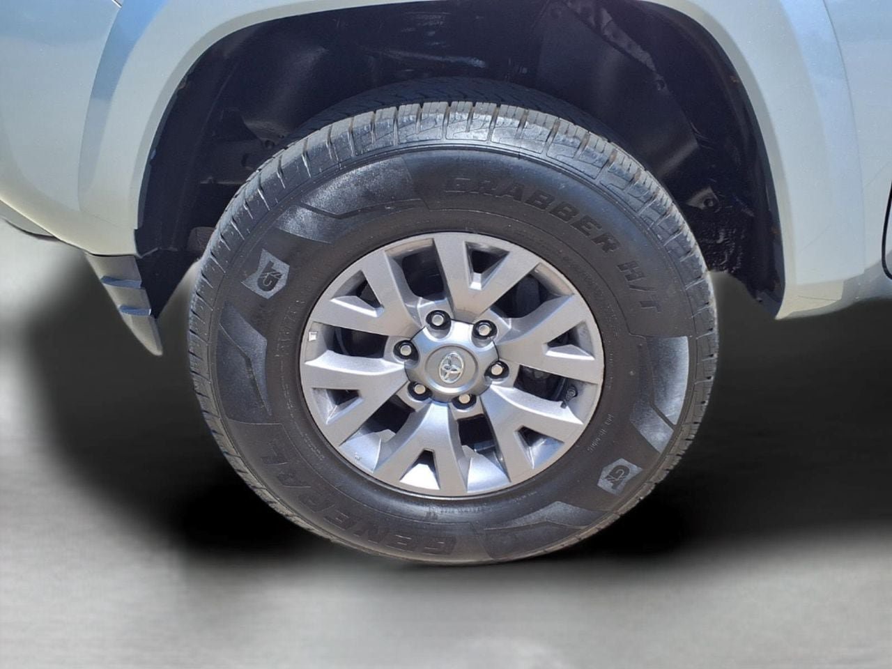 Certified 2019 Toyota Tacoma SR5 AWD/4WD image 9