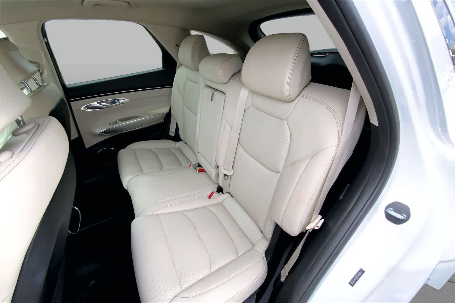 Used 2025 Genesis GV70 2.5T w/ Select Package AWD/4WD image 21