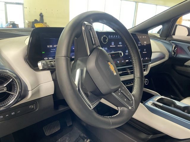 Used 2025 Chevrolet Equinox EV LT image 14