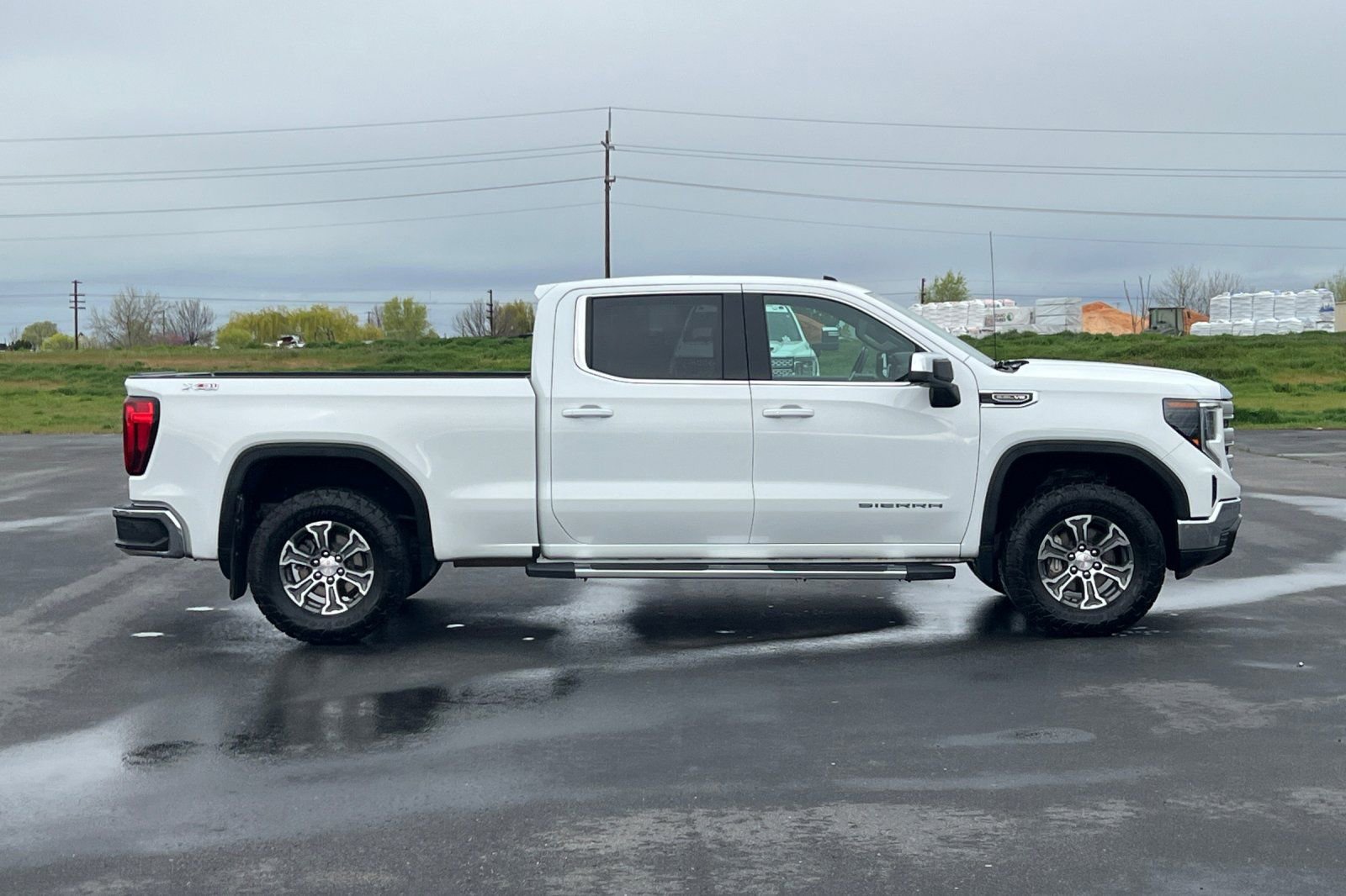 Used 2023 GMC Sierra 1500 SLE AWD/4WD image 3