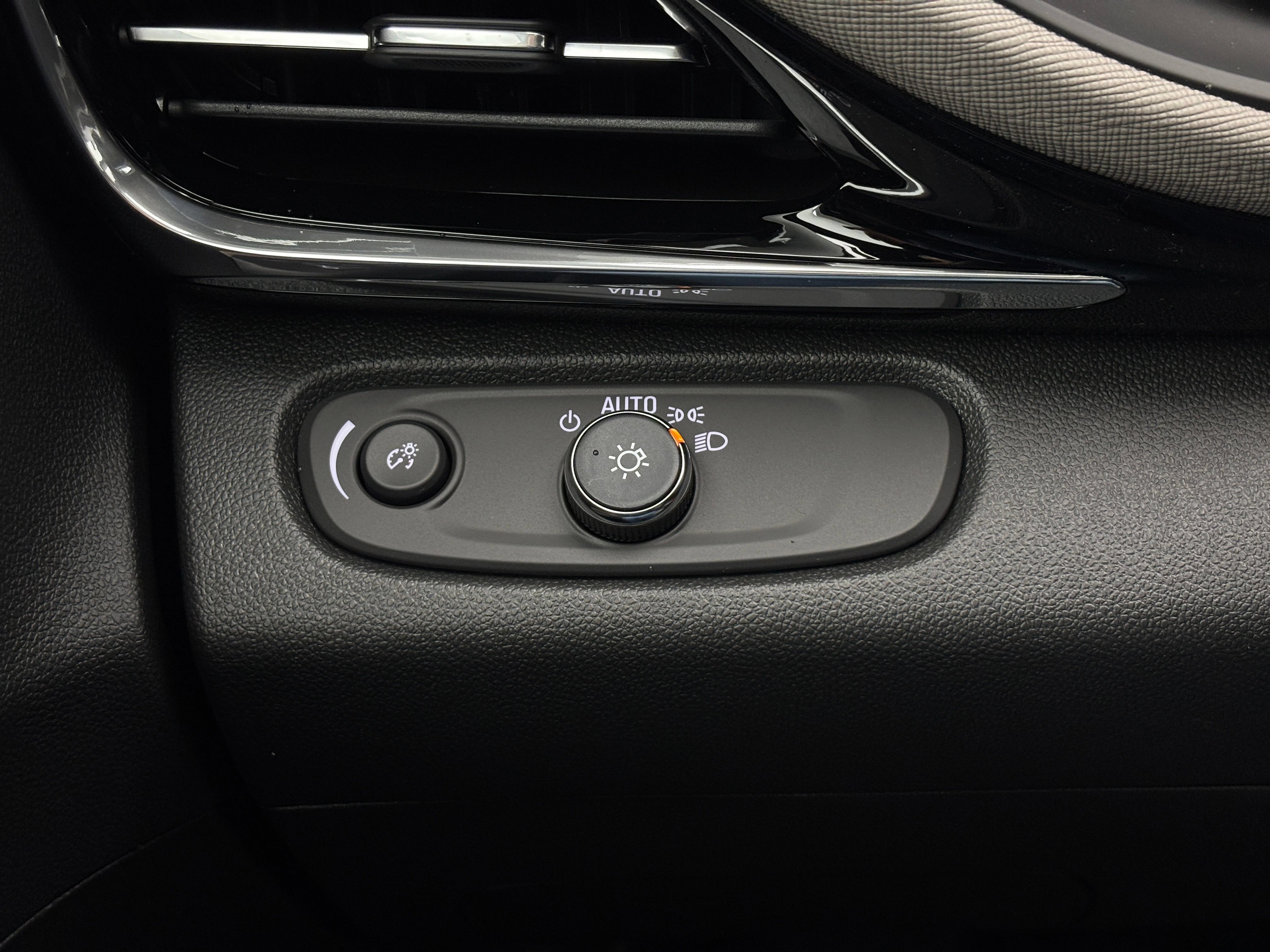 New 2026 Buick Envista Sport Touring FWD image 22