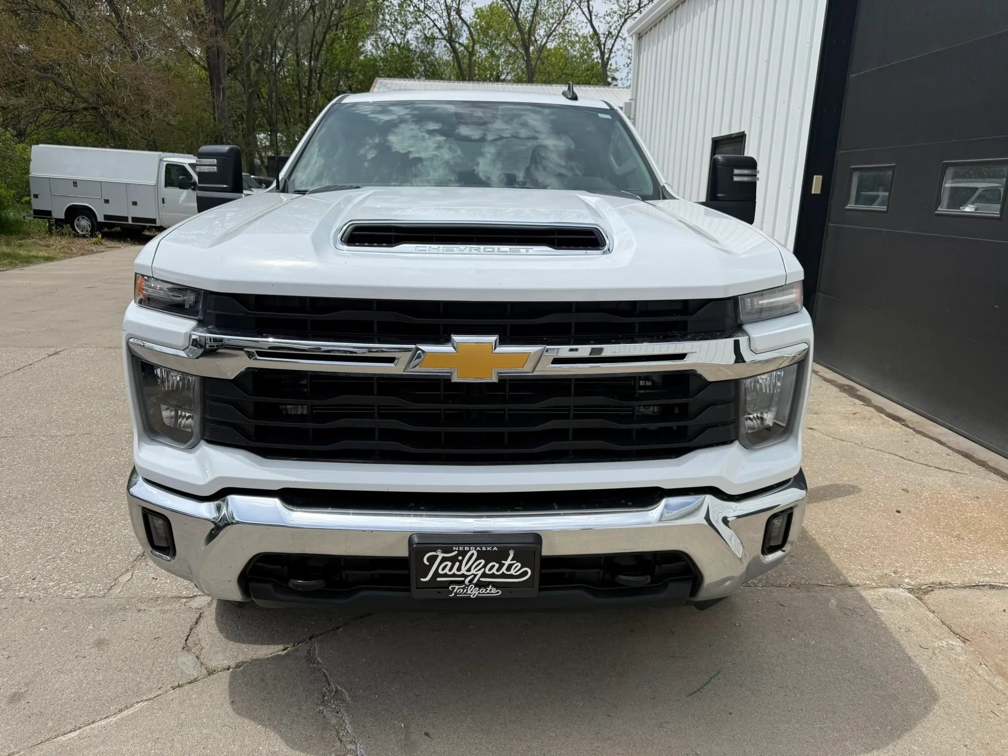 Used 2024 Chevrolet Silverado 2500 LT AWD/4WD image 3