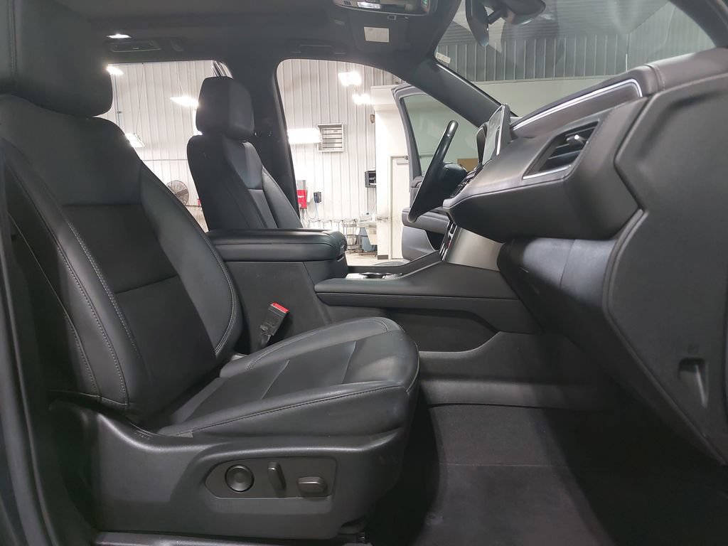 Used 2022 Chevrolet Tahoe LT w/ Luxury Package AWD/4WD image 10