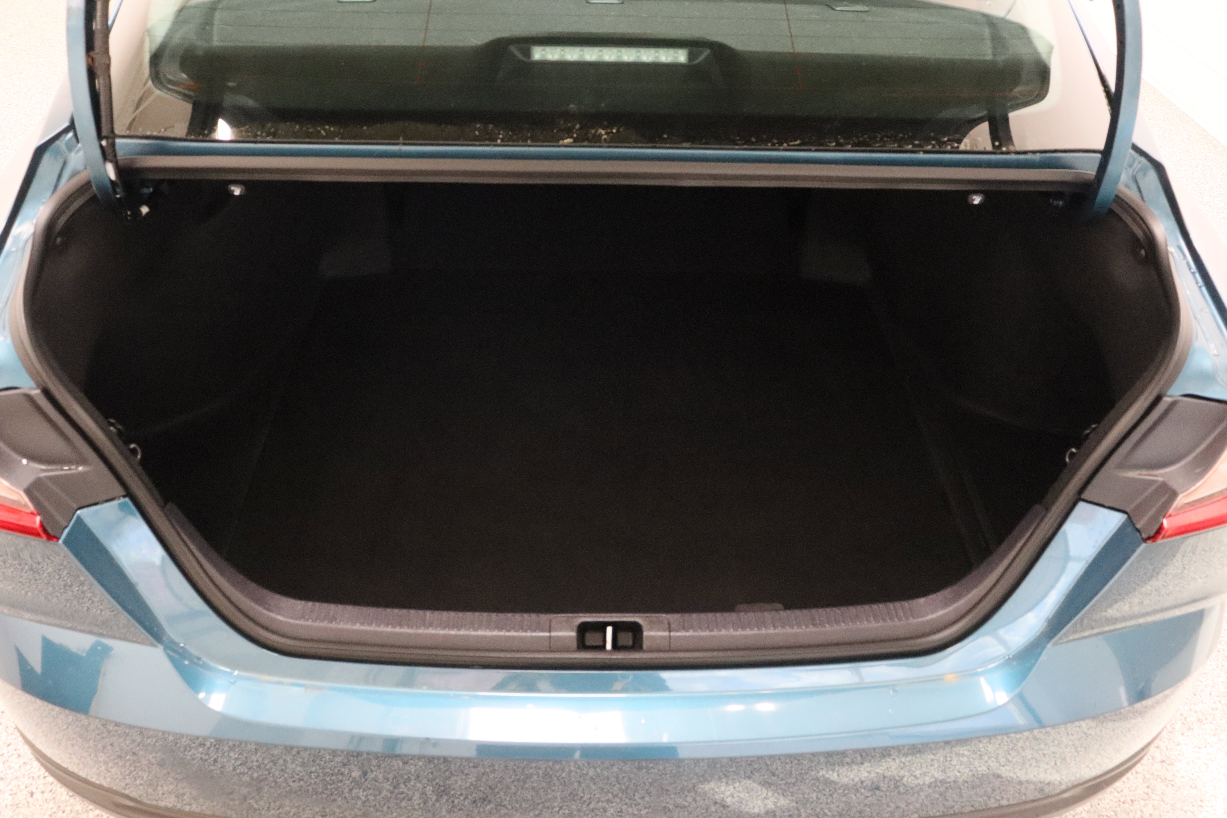 Used 2025 Toyota Camry LE FWD image 30