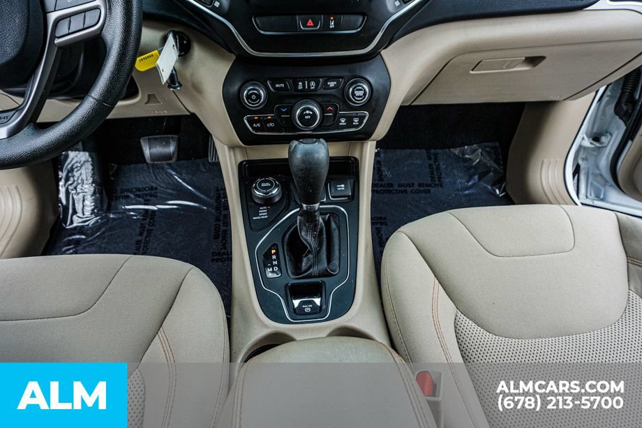 Used 2021 Jeep Cherokee Latitude AWD/4WD image 39