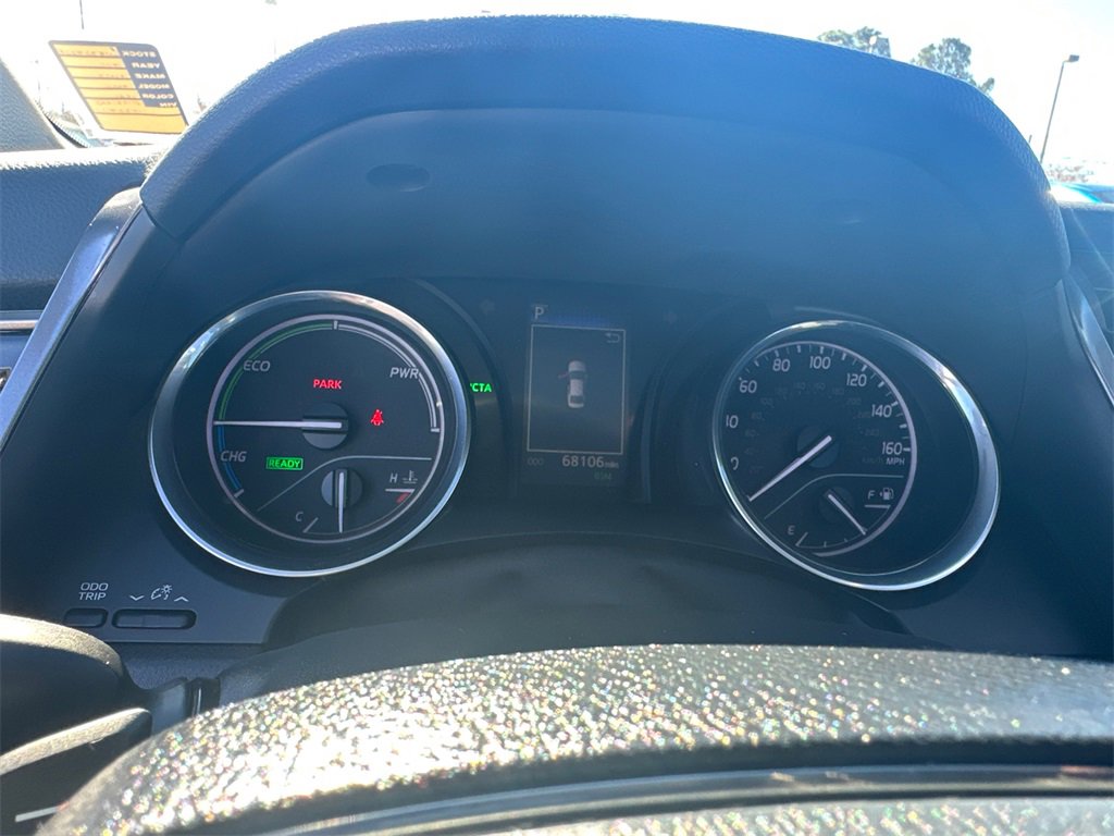 Used 2020 Toyota Camry SE w/ Sunroof Package image 26