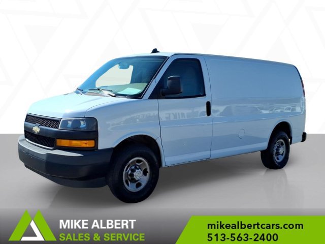 Used 2019 Chevrolet Express 2500 w/ Driver Convenience Package RWD image 3
