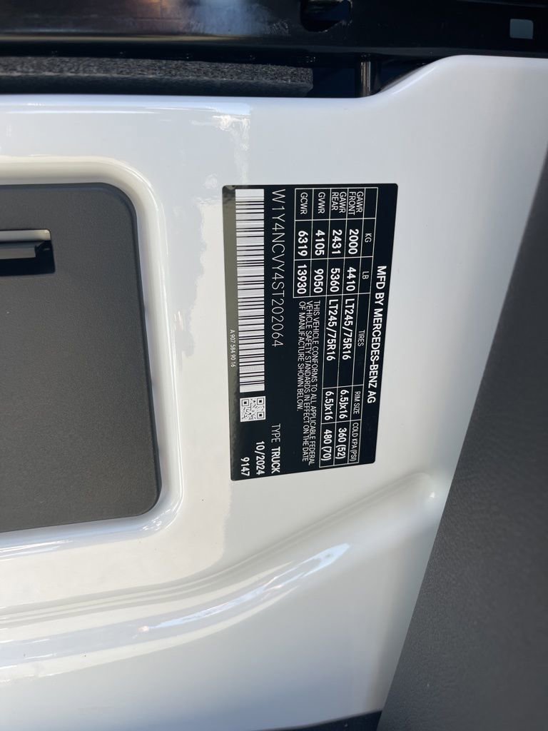 Used 2025 Mercedes-Benz Sprinter 2500 image 30