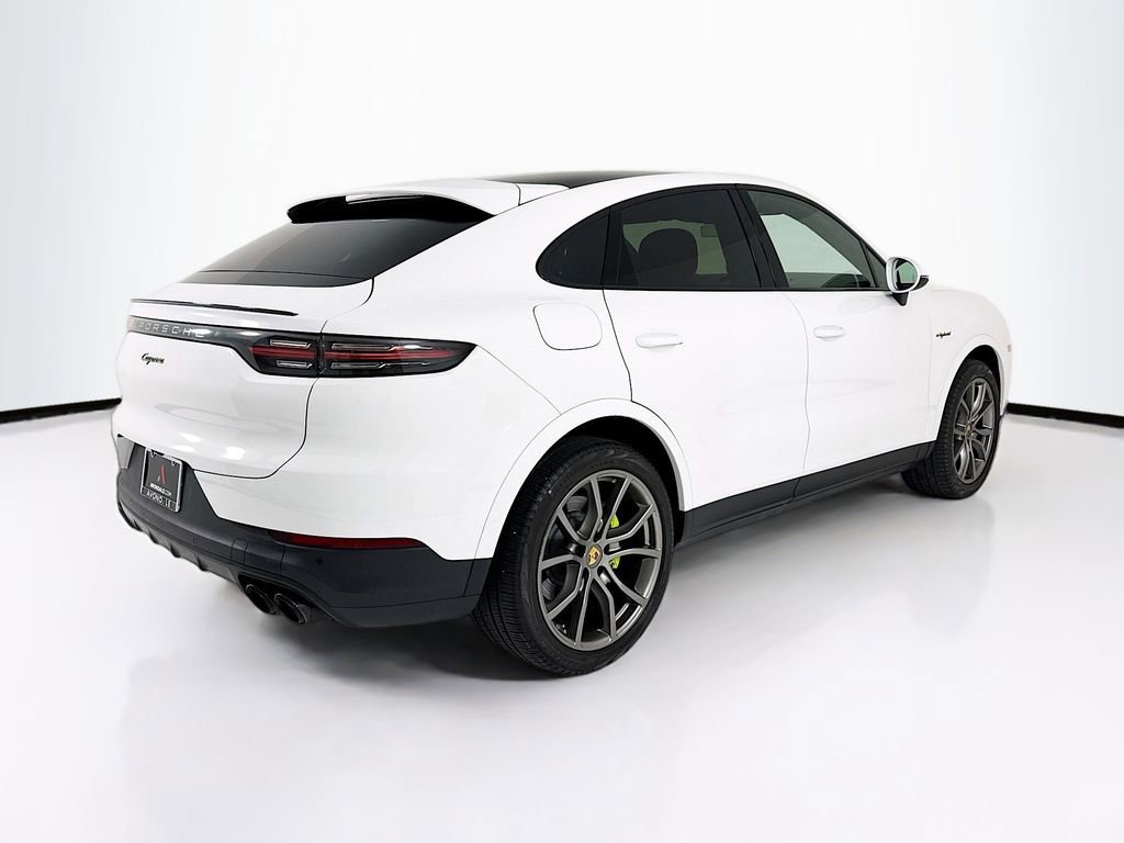 Certified 2023 Porsche Cayenne Platinum Edition w/ Premium Package Plus (PIA) image 9