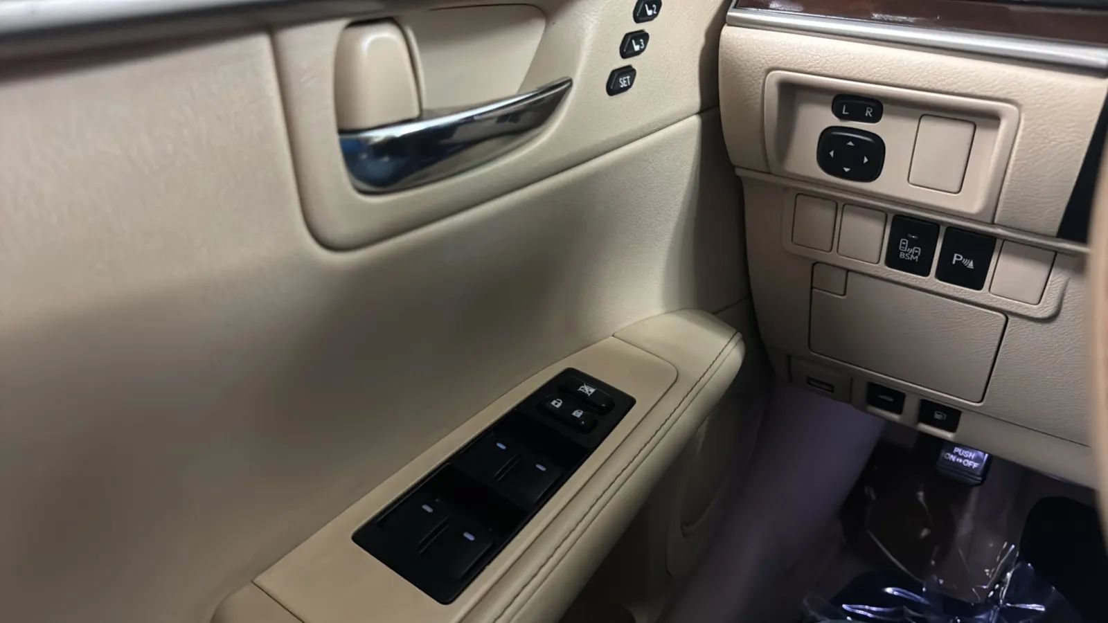 Used 2015 Lexus ES 350 w/ Luxury Package FWD image 16