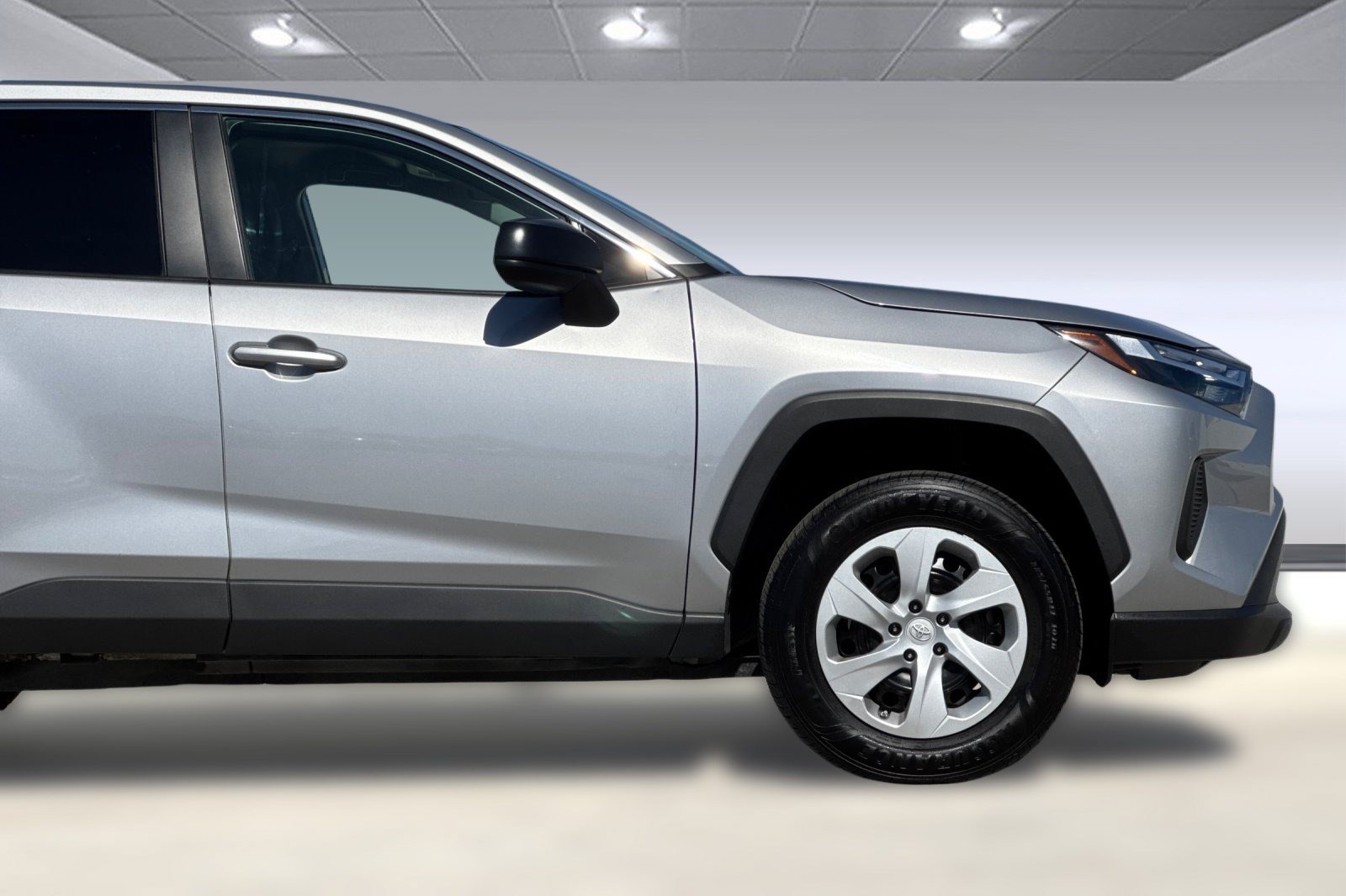 Used 2023 Toyota RAV4 LE FWD image 33