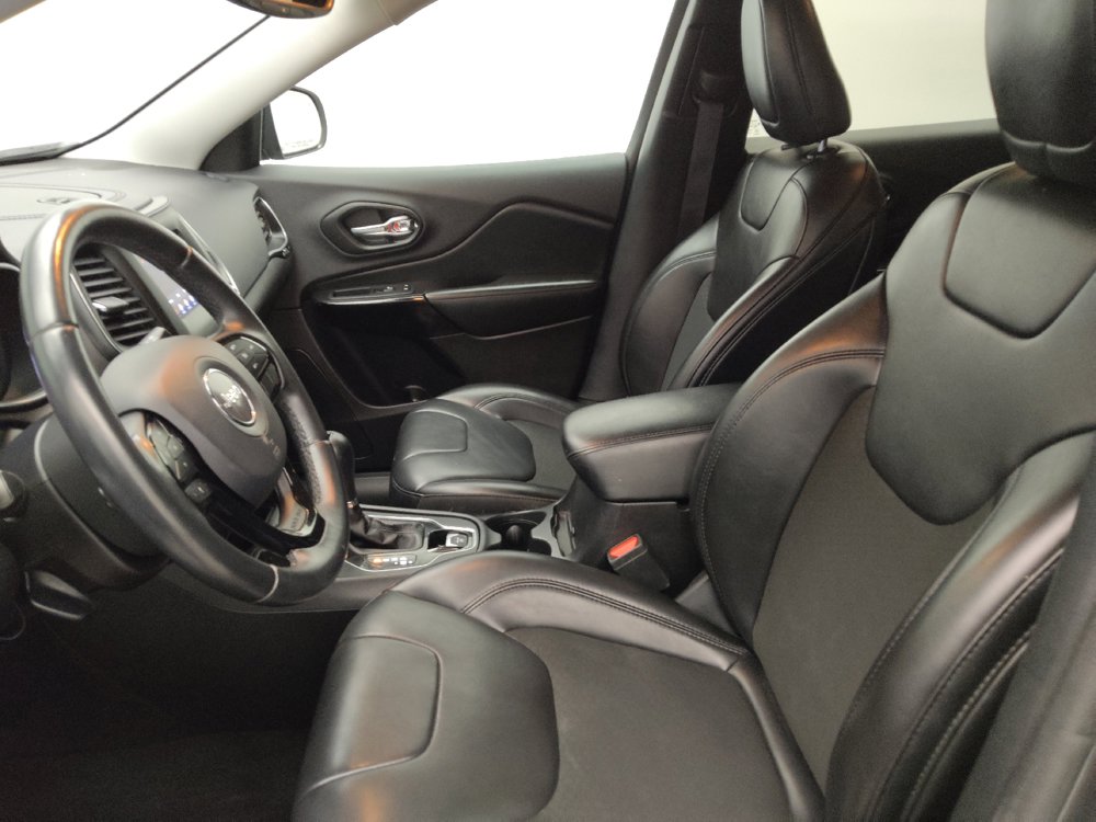 Used 2020 Jeep Cherokee Latitude Plus FWD image 17