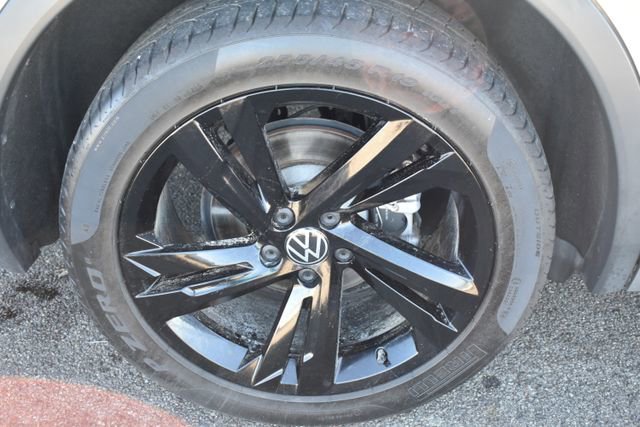 Used 2023 Volkswagen Tiguan SE R-Line image 50