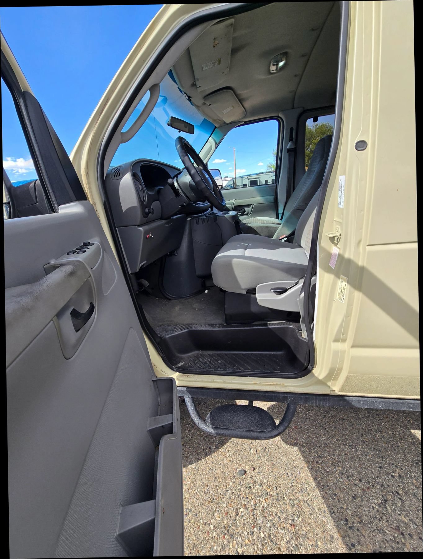 Used 2003 Ford E-350 and Econoline 350 XLT RWD image 7
