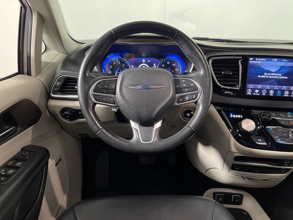Used 2019 Chrysler Pacifica Touring-L Plus w/ Advanced Safetytec Group FWD image 16