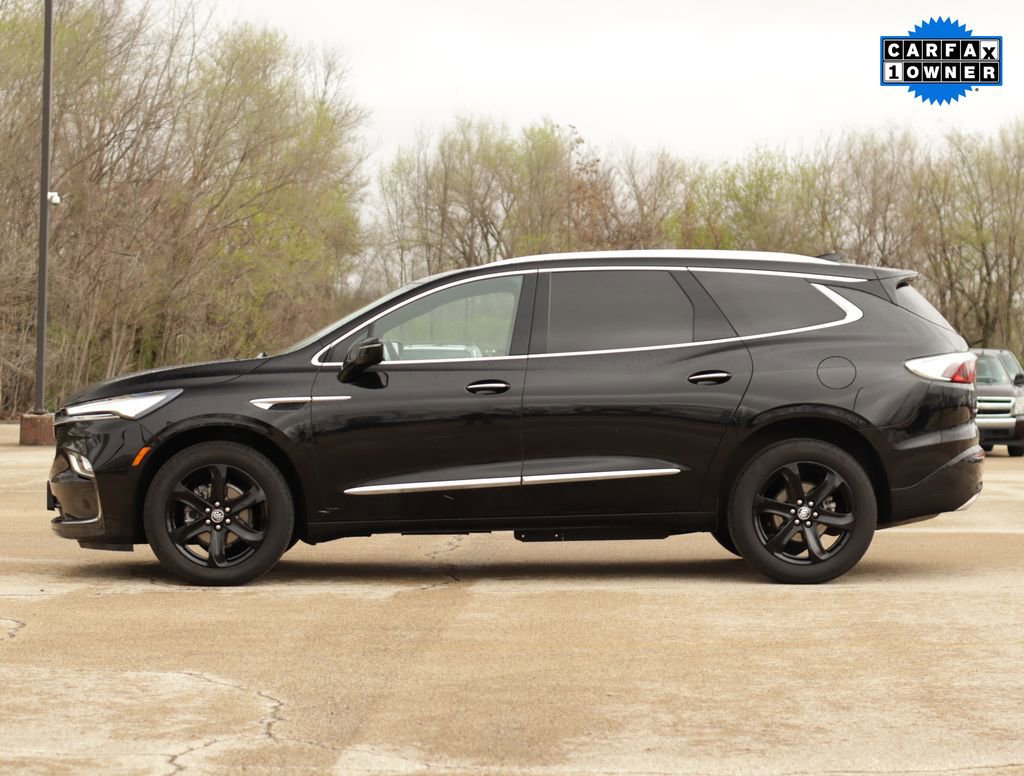 Used 2023 Buick Enclave Essence w/ Sport Touring Edition image 4