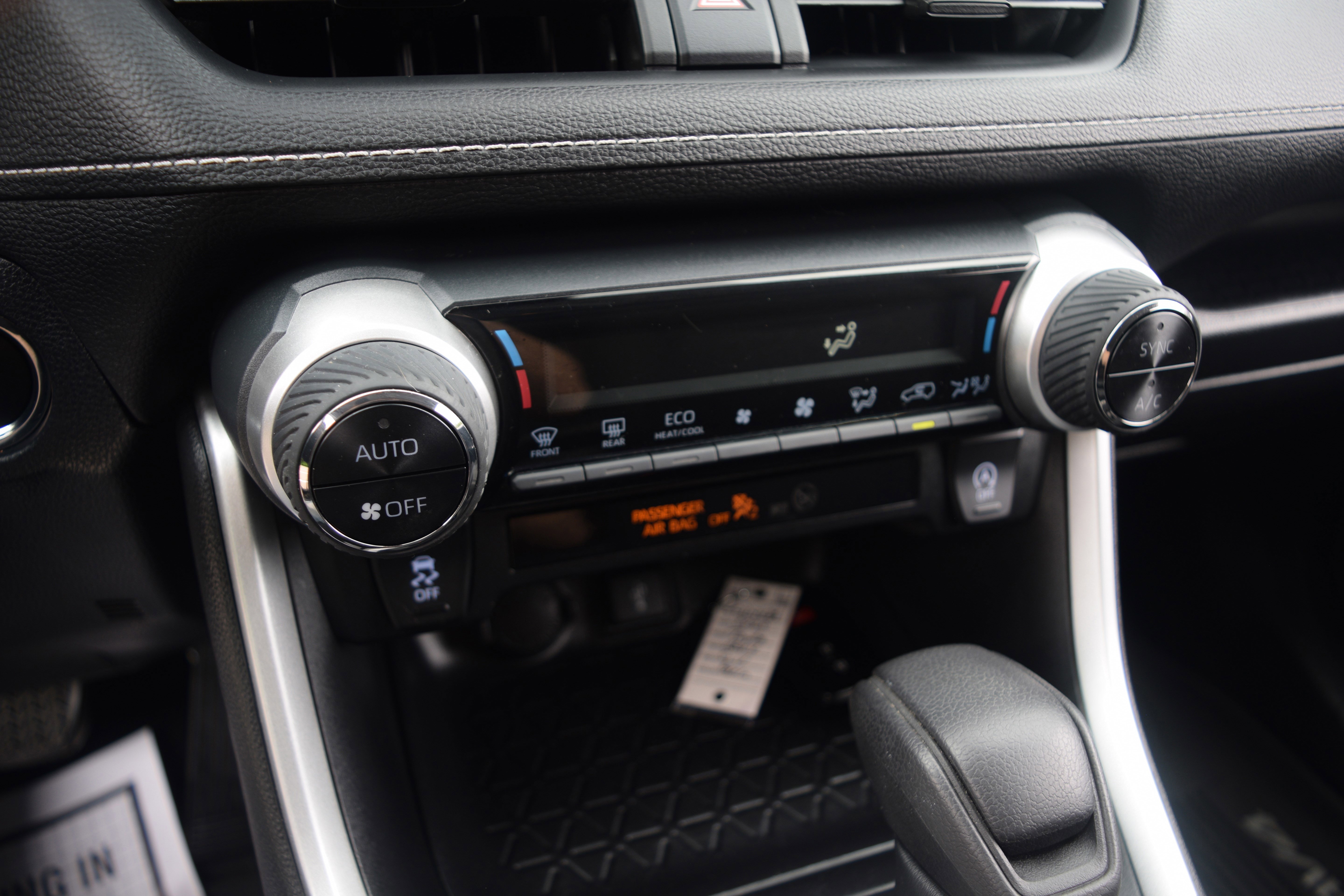 Used 2020 Toyota RAV4 XLE w/ All Weather Liner Package AWD/4WD image 11