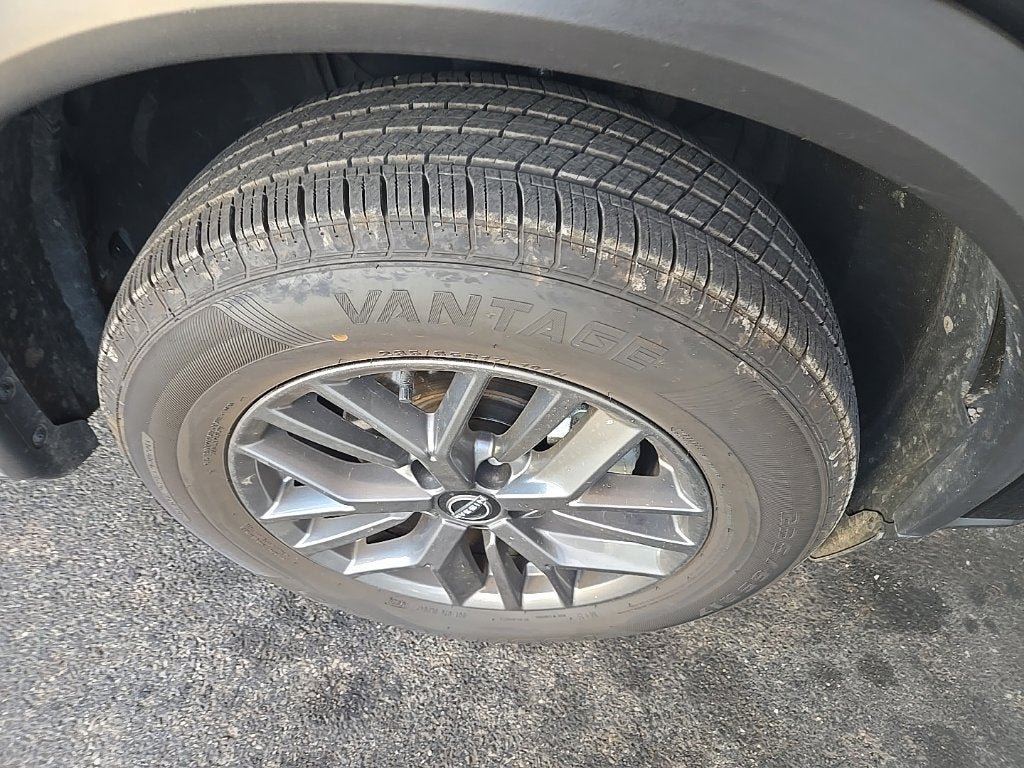 Used 2024 Nissan Rogue S FWD image 13