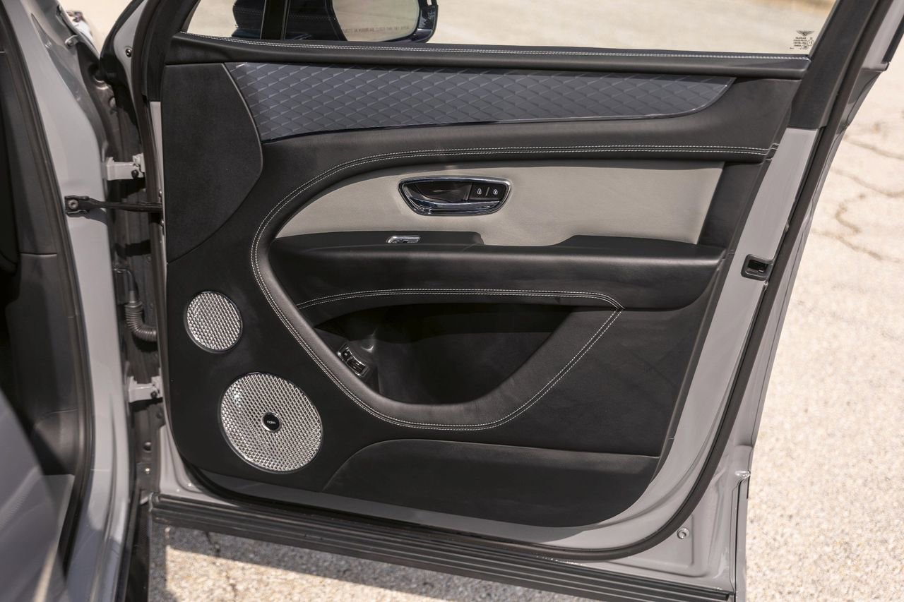 Used 2025 Bentley Bentayga AWD/4WD image 58