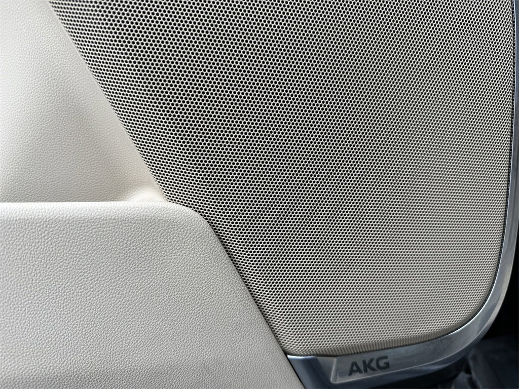 Used 2024 Cadillac Escalade Premium Luxury image 9