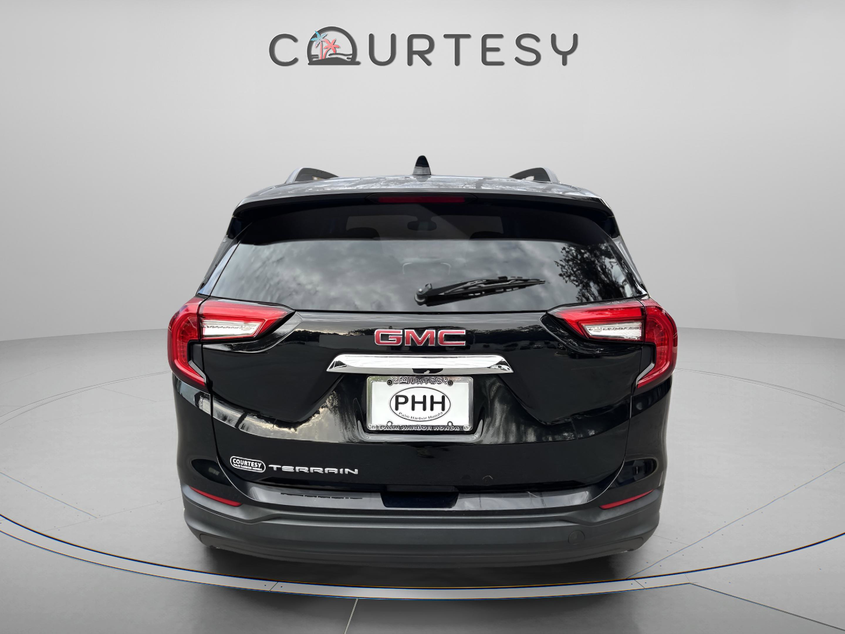 Used 2022 GMC Terrain SLE w/ Driver Convenience Package image 6