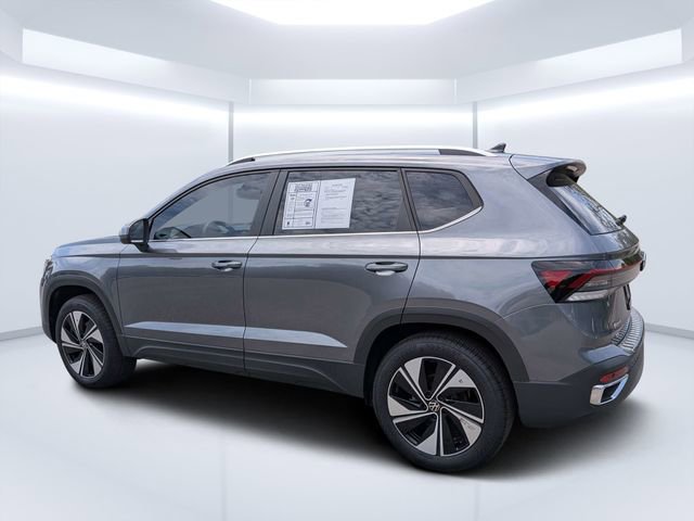 Used 2025 Volkswagen Taos SE AWD/4WD image 5