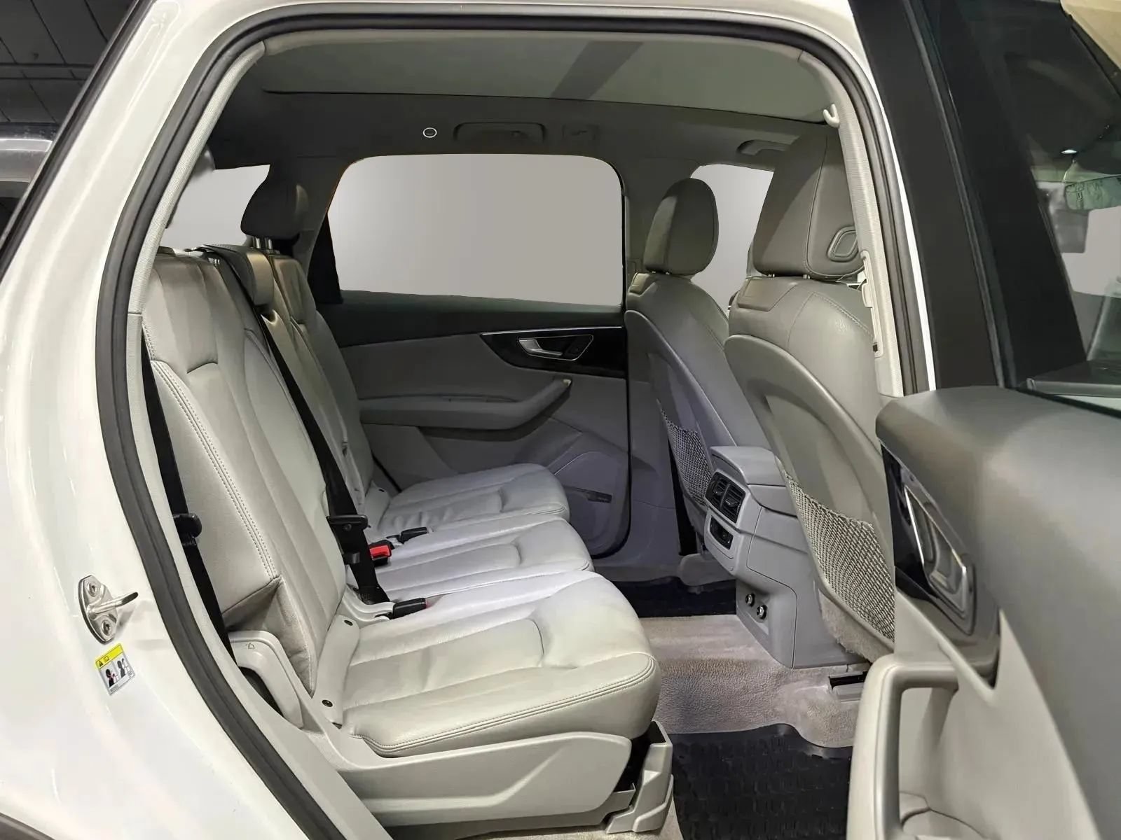 Used 2018 Audi Q7 3.0T Premium Plus w/ Premium Plus Package AWD/4WD image 24