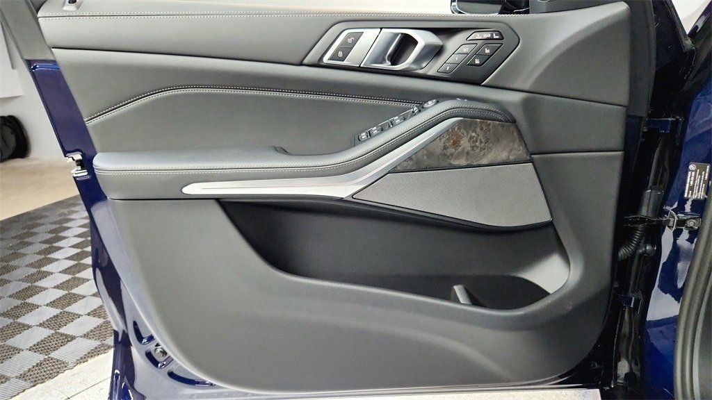 New 2026 BMW X7 M60i image 14