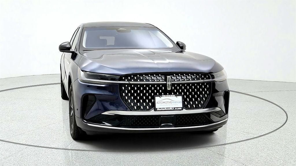 Used 2024 Lincoln Nautilus Premier AWD/4WD image 2