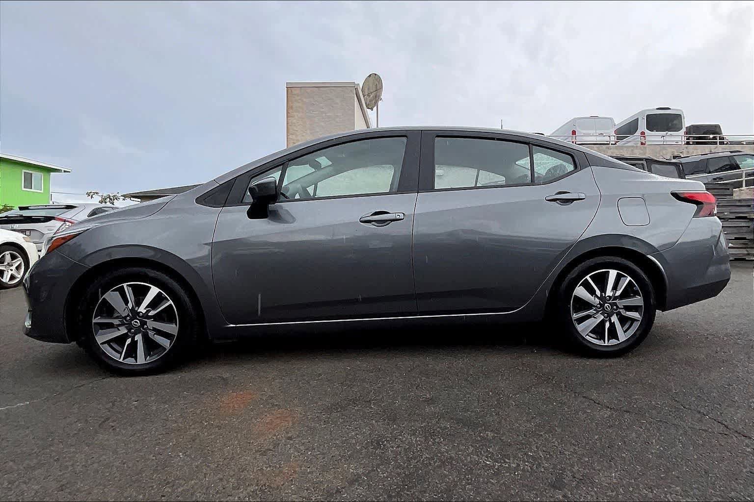 Used 2023 Nissan Versa SV FWD image 3